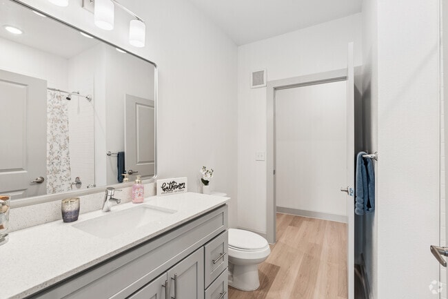 2BR, 2BA - 1,129SF - Bathroom