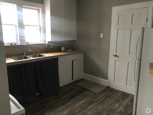 Building Photo - 42 Mill St Unit 2 Rental