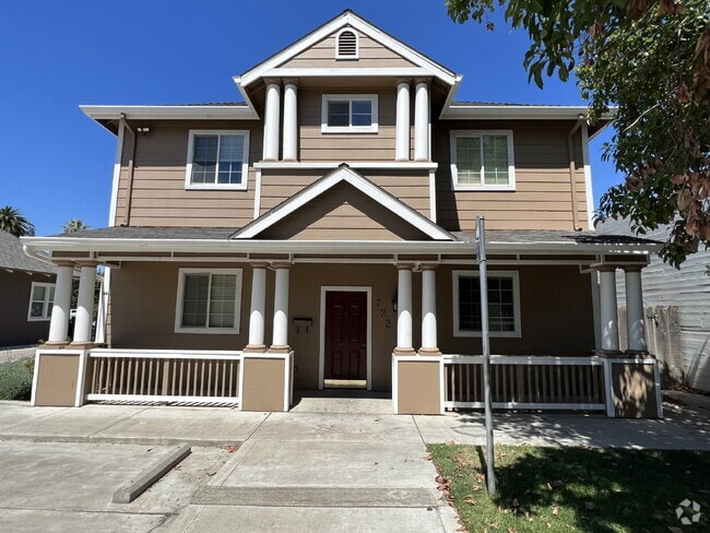 Building Photo - Merced: $1649 2 bedroom 2 bath with off st... Rental