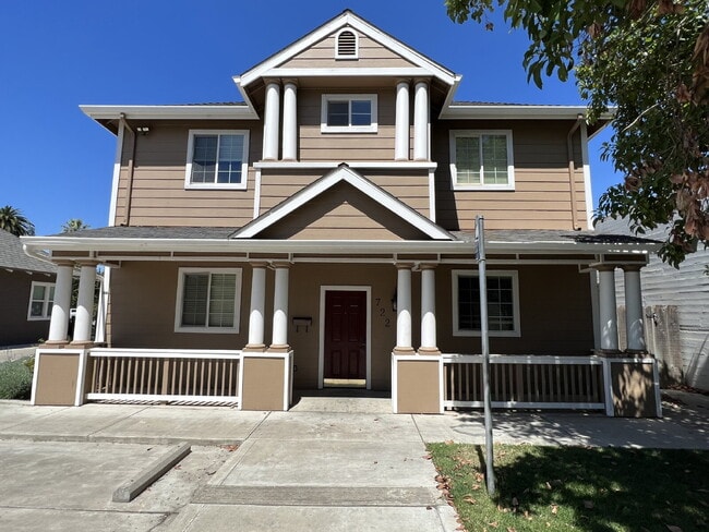 Merced: $1649 2 bedroom 2 bath with off st... - Merced: $1649 2 bedroom 2 bath with off st... Apartamento