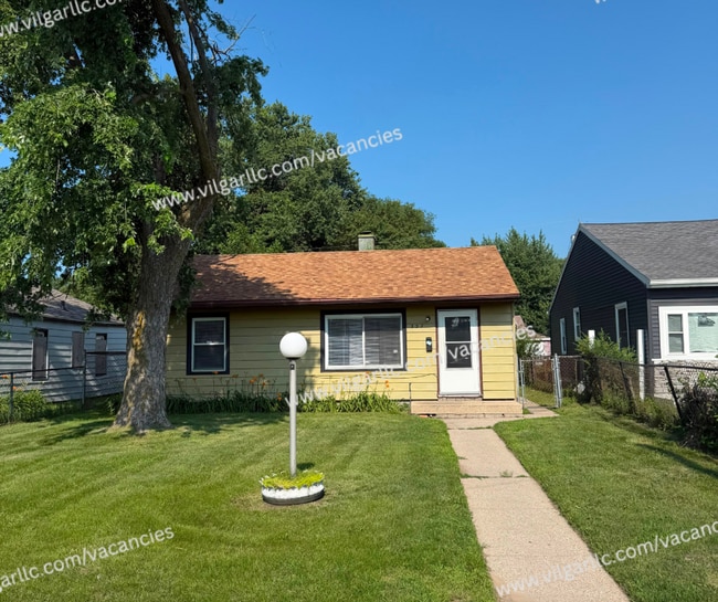 Building Photo - Very spacious 2 Bedroom • 1 Bathroom Home