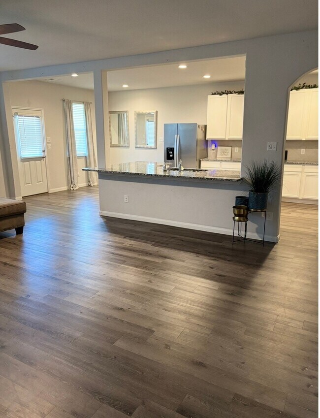 Photo - 17607 Desmond St