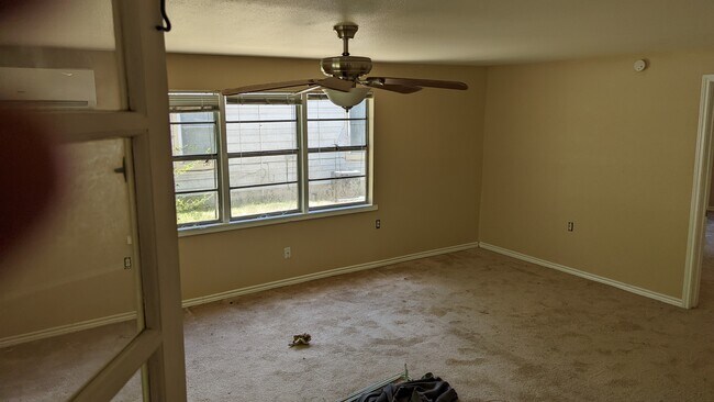 Photo - 304 Linda Dr