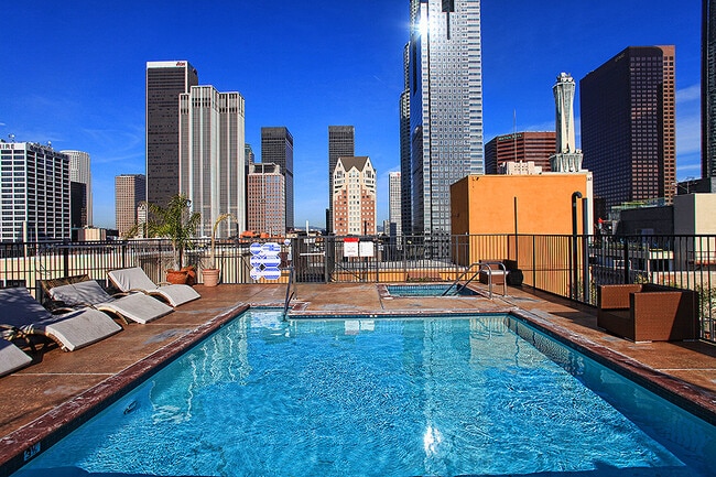 Photo - 312 W 5th St