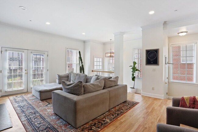 Photo - 308 Creekbank Way SE