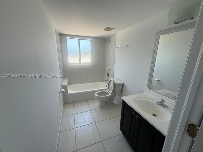 Photo - 1453 SW 3rd St Unit 303