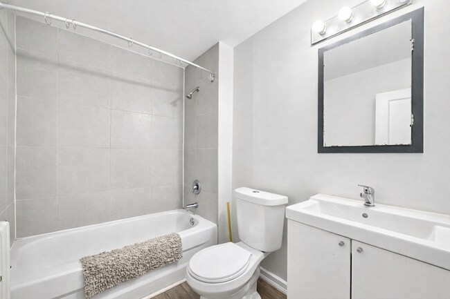 Photo - 6 Chestnut St E