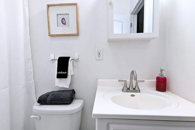 Photo - 108 Gotthart St Unidad ID1302408P