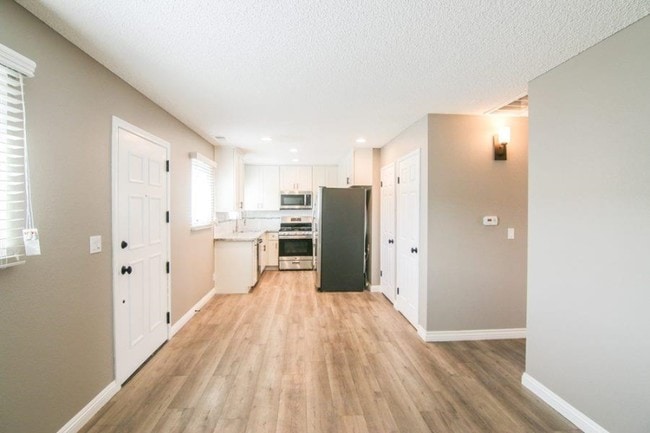 638 W Imperial Ave
