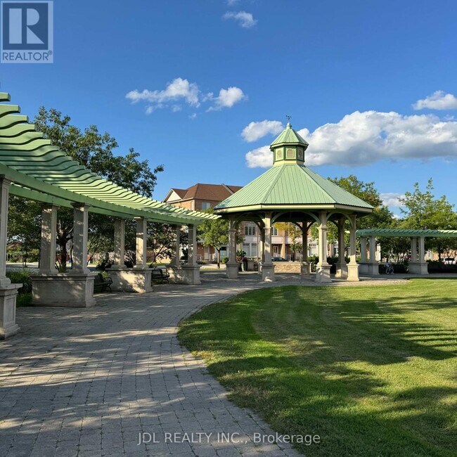 Photo - 10 Greensborough Village Cir
