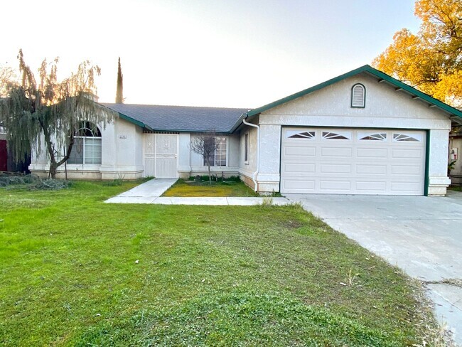 Building Photo - $2,295 Beautiful 3 Bedroom Home- Valentine...