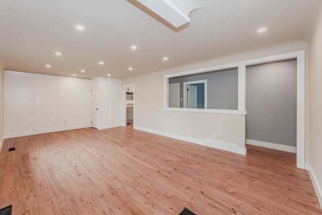 Photo - 5 Cadillac Dr