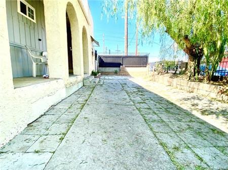 6743 Tujunga Ave Unidad Front unit