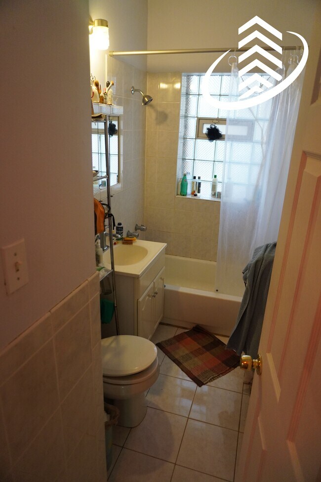 4703 N Artesian Ave Unit 3N