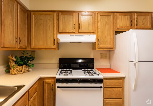 2BR, 1BA - 808-863 SF