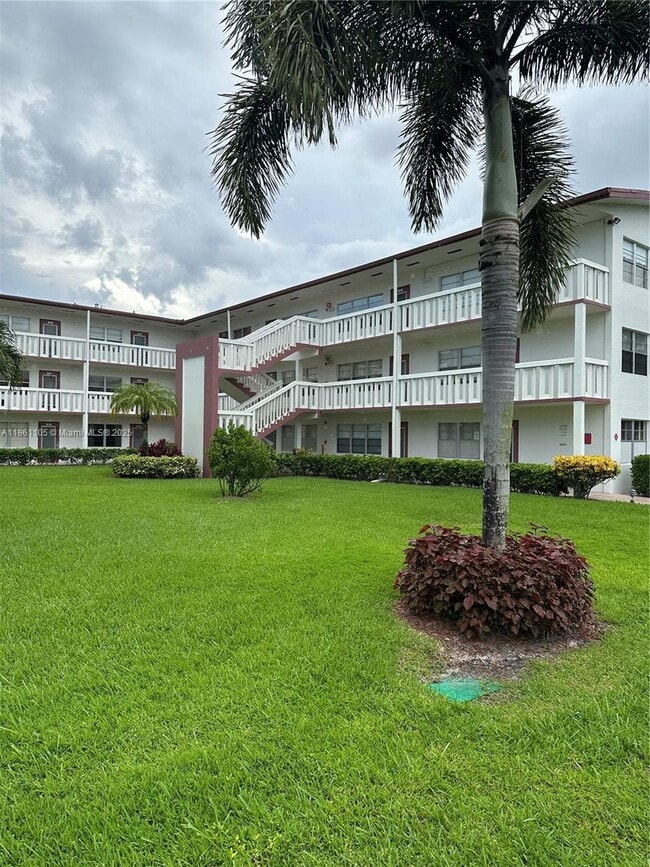Building Photo - 599 Fanshaw N Unit 599 Rental