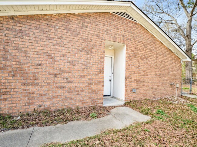 Building Photo - 115 Susan Dr Unit B