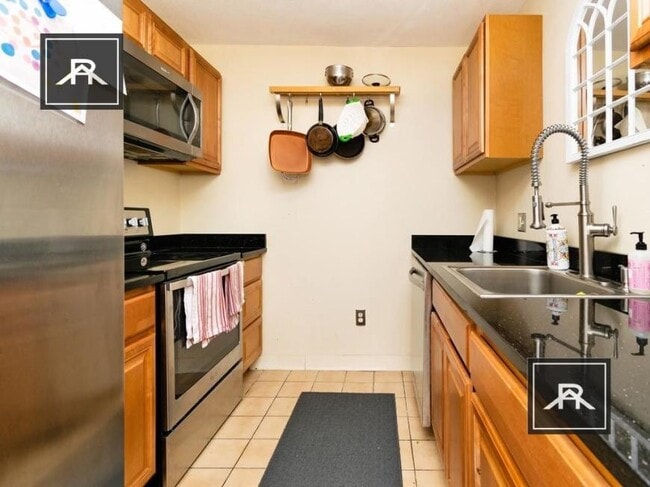 Building Photo - 3 bedroom in Brighton MA 02135 Unit 19 Rental