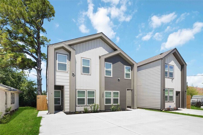 Photo - 7987 Chateau St