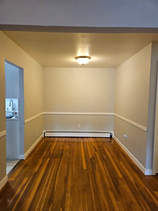 Dinning - 4 Brook Rd