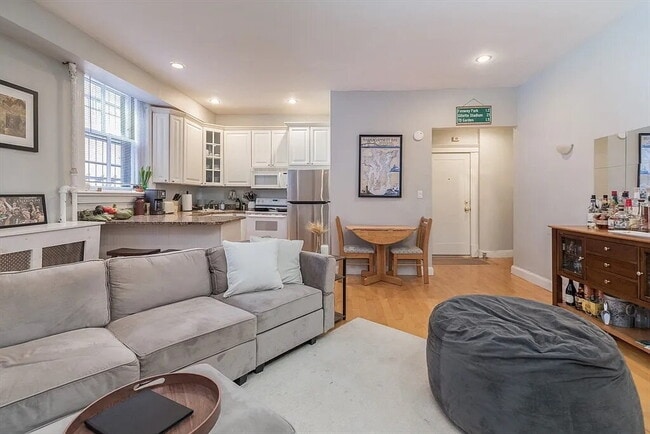 Photo - Modern Unit in Prime Location