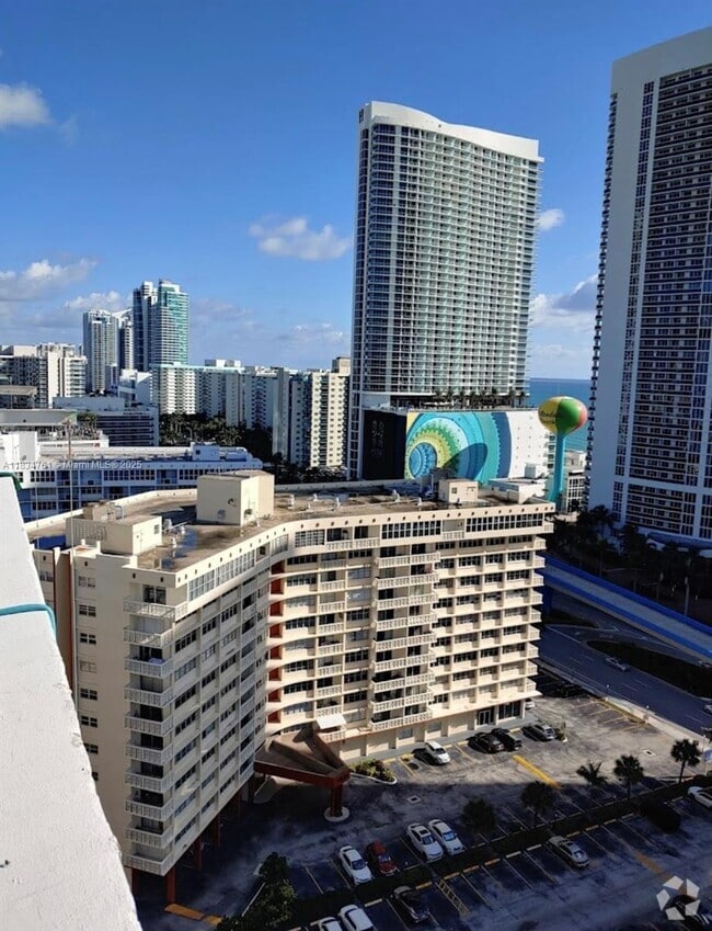Building Photo - 1817 S Ocean Dr Unit 419 Rental
