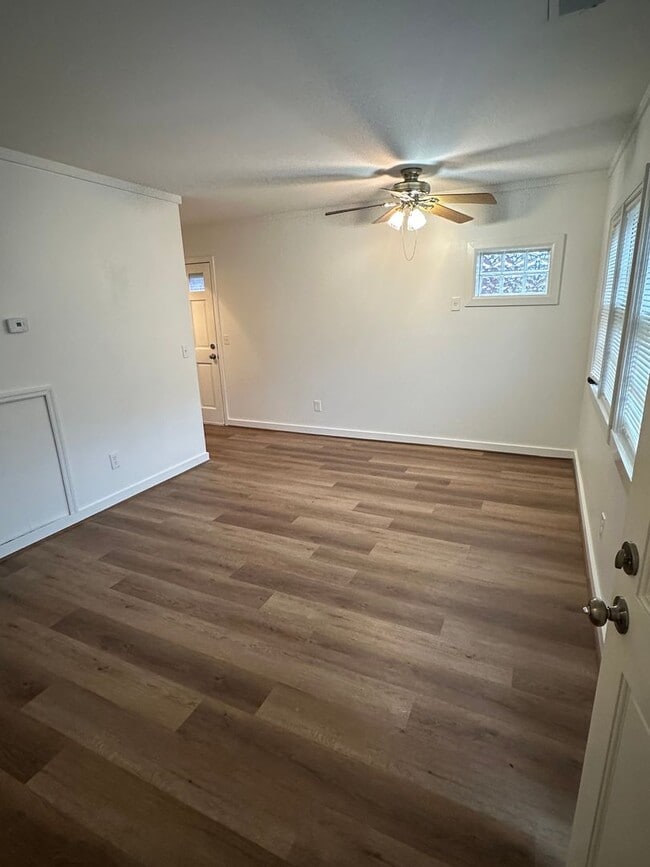 Building Photo - 722 Holly St Unit 2