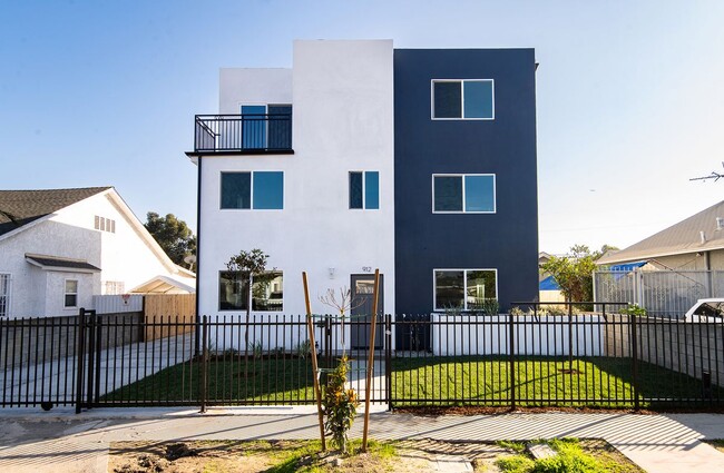Building Photo - 912 56th St Rental