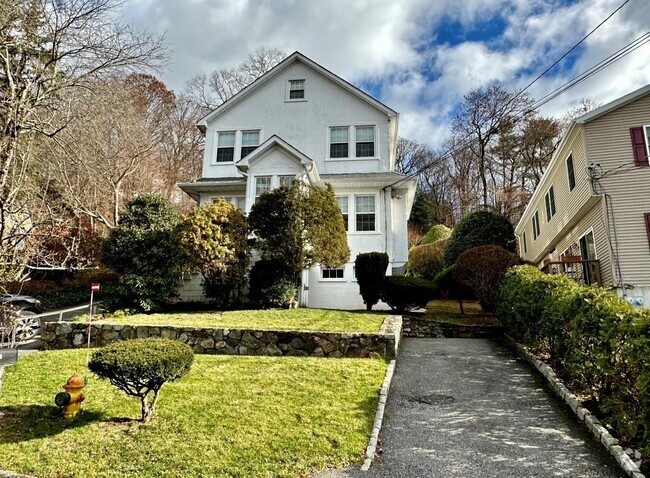 Building Photo - 128 Nethermont Ave Rental