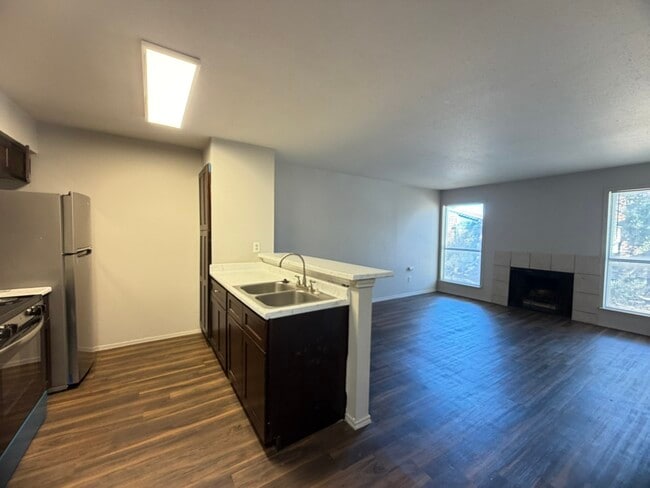 Building Photo - 10001 Westpark Dr Unit 58