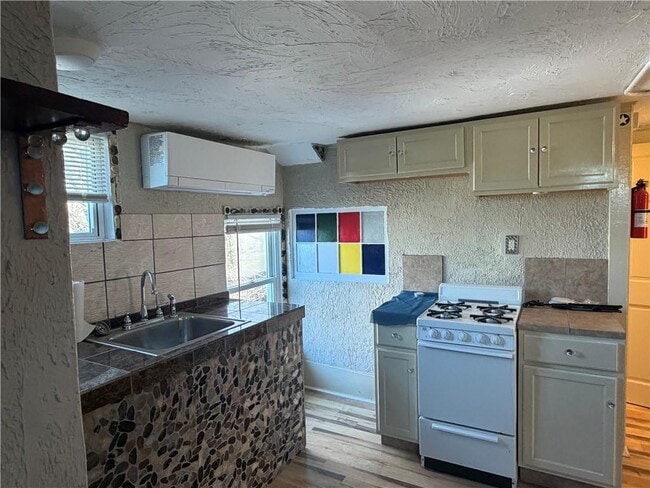 Photo - 69 Hope St Unit 3rd floor