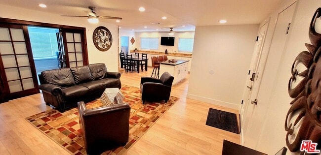 Photo - 335 S California St