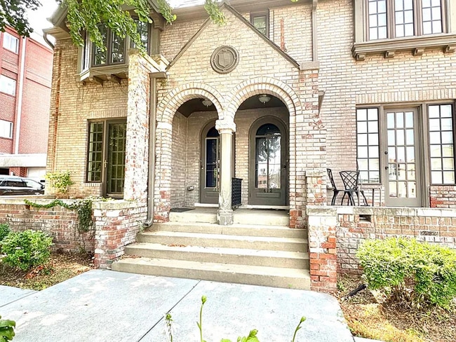 Building Photo - 414 S 40th St