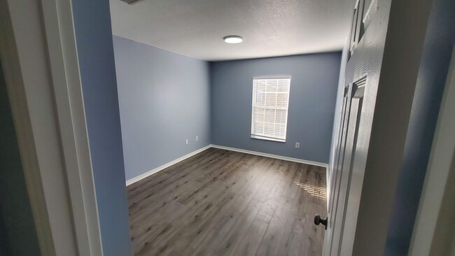 Photo - 8007 Sutton Terrace Ln