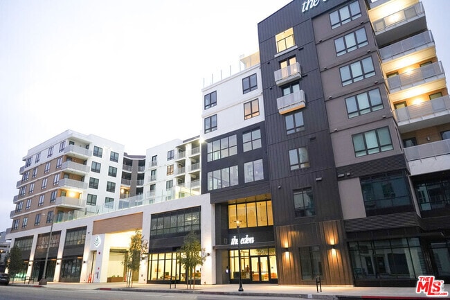 Building Photo - 1340 S Hill St Unit 213 Rental