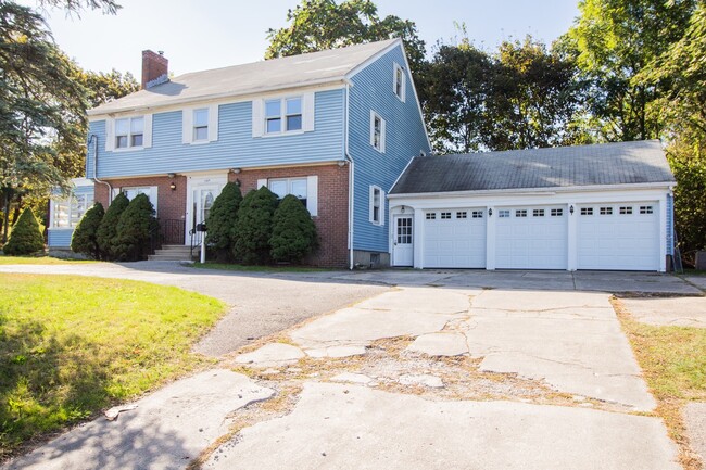 Photo - 1165 W Boylston St