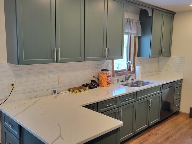 Kitchen - 4605 Oneida St