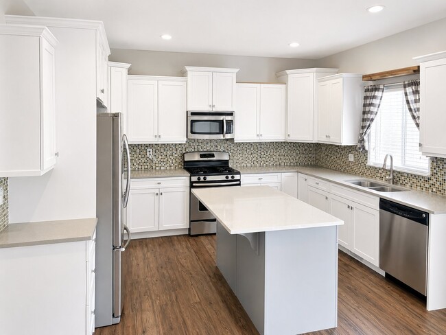 Photo - 905 N 200 W St