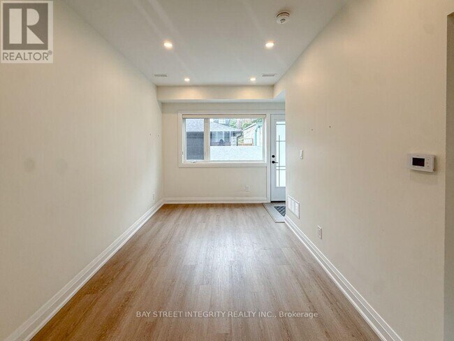 Photo - 598 Crawford St