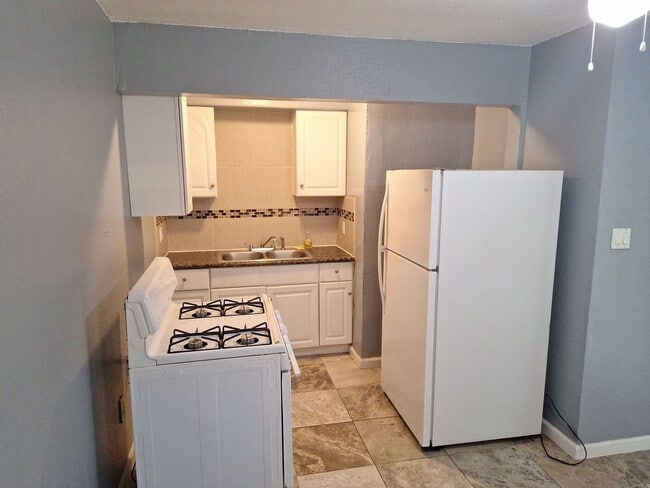 Building Photo - 2416 Kentucky St Unit 2416 1/2