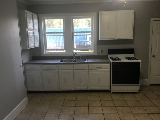 Photo - 1705 W 15th St