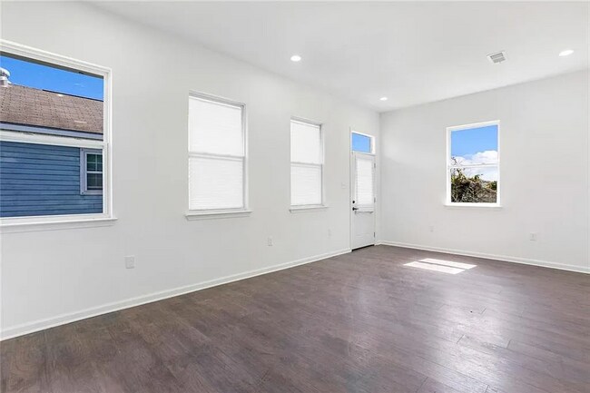 Photo - 8733 Olive St