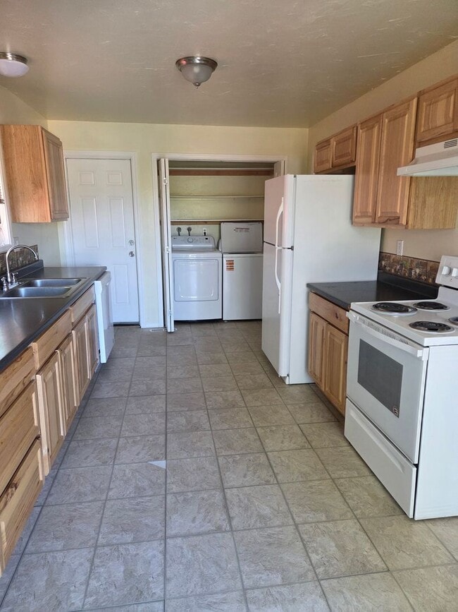 Photo - Very nice duplex 2 bedroom 1 bathroom