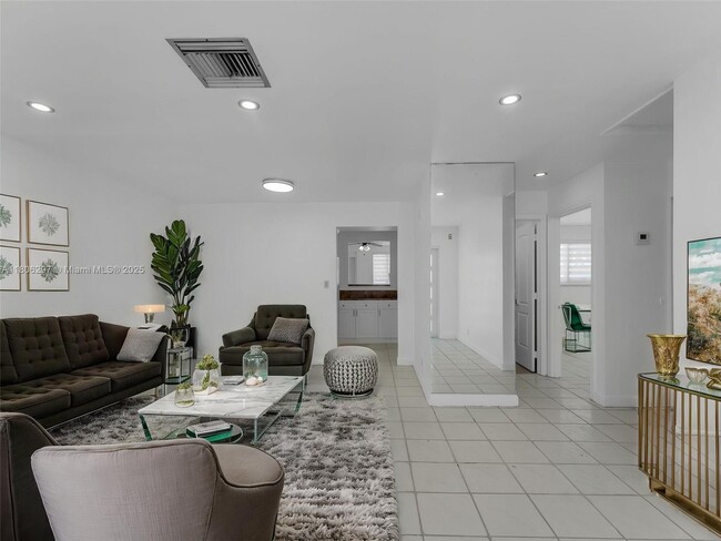 Photo - 1811 SW 97th Ter Apartamentos
