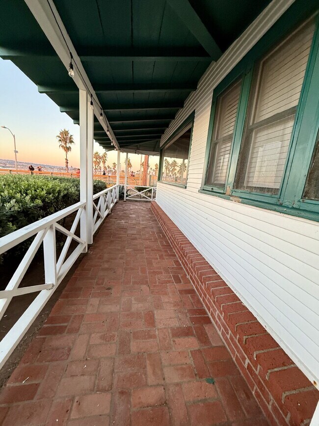 Photo - Oceanfront Gem on Niagara Avenue — Steps from the Pier
3 Bed | 2 Bath | Fully Remodeled | Ocean B... Unidad 15