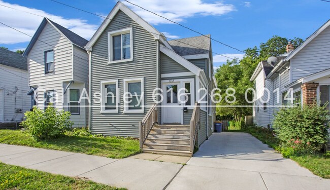 1032 Logan St SE