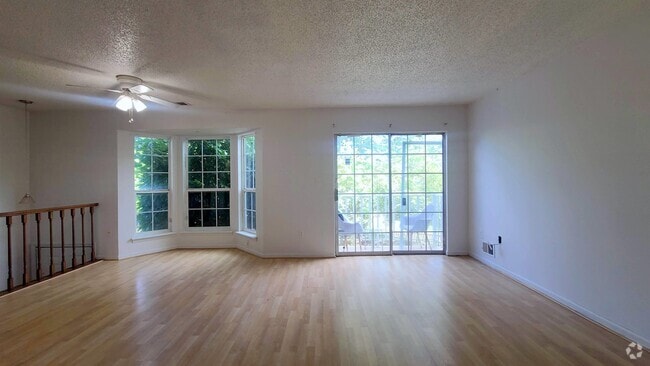 Building Photo - 15 Cherry St Rental