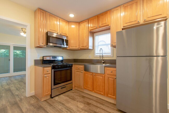 Photo - 121 S Gless St