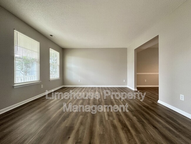 Photo - 5652 Glen View Dr