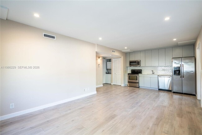 Photo - 2400 NE 26th St Unit 1